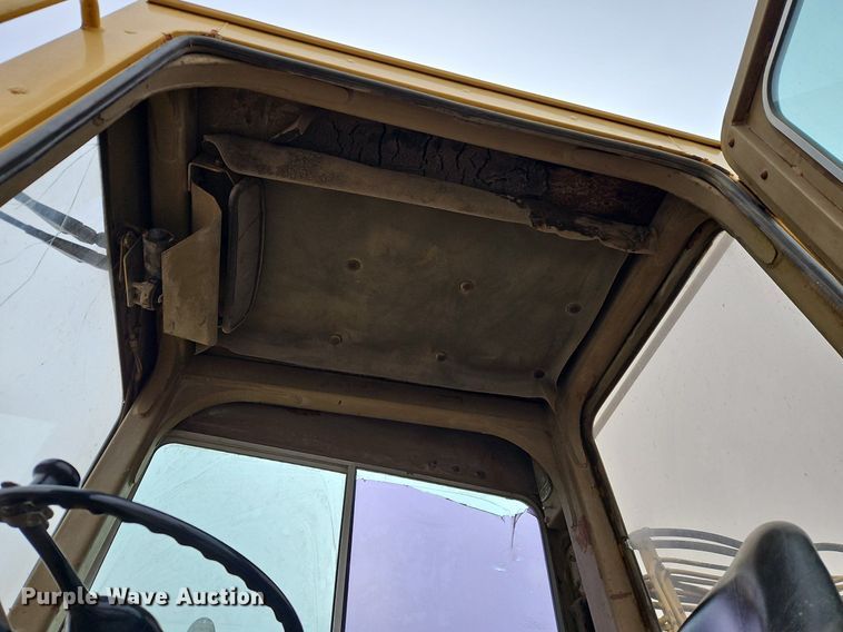 image for item DR8537 1988 Caterpillar  615C conventional scraper 