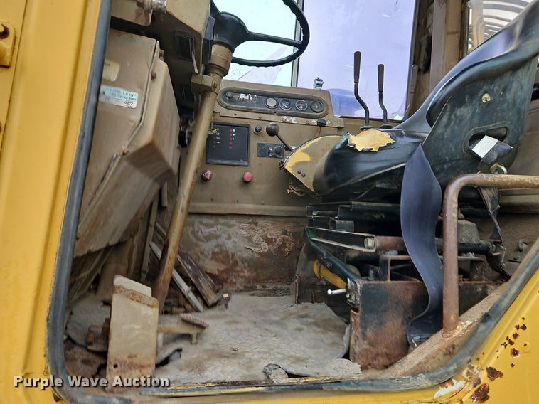 image for item DR8537 1988 Caterpillar  615C conventional scraper 