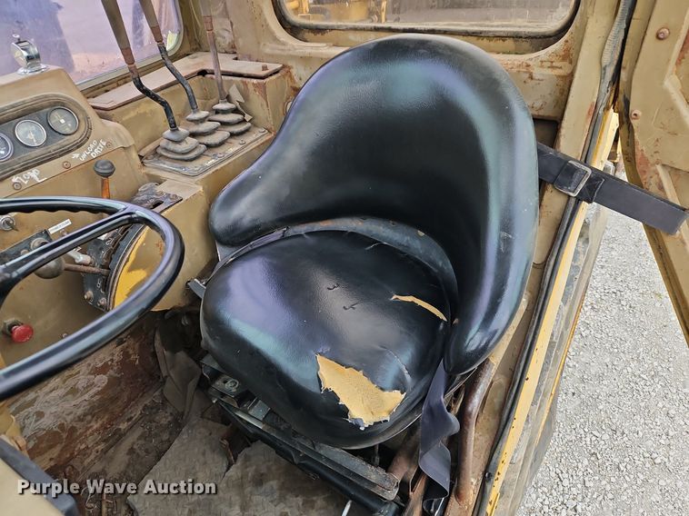 image for item DR8537 1988 Caterpillar  615C conventional scraper 