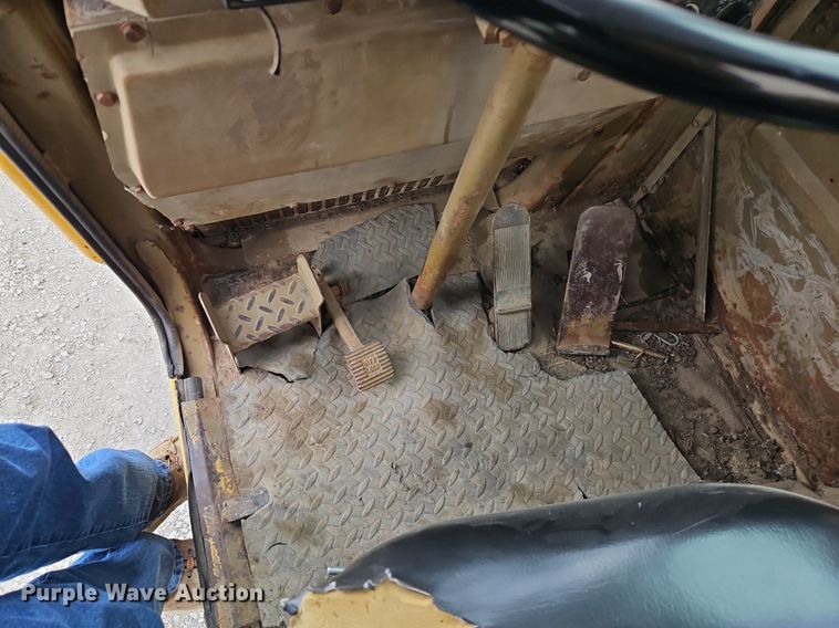 image for item DR8537 1988 Caterpillar  615C conventional scraper 