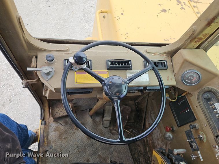 image for item DR8537 1988 Caterpillar  615C conventional scraper 