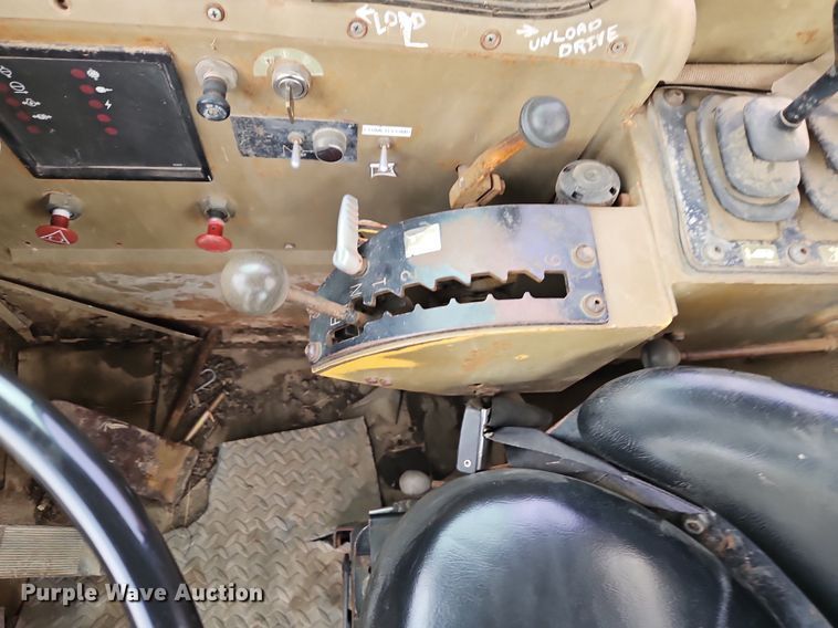 image for item DR8537 1988 Caterpillar  615C conventional scraper 