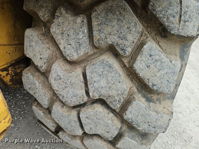 image for item DR8537 1988 Caterpillar  615C conventional scraper 