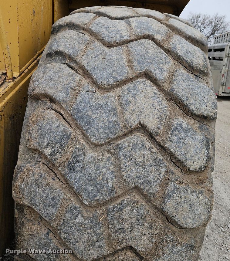 image for item DR8537 1988 Caterpillar  615C conventional scraper 