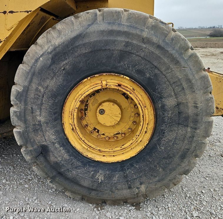 image for item DR8537 1988 Caterpillar  615C conventional scraper 