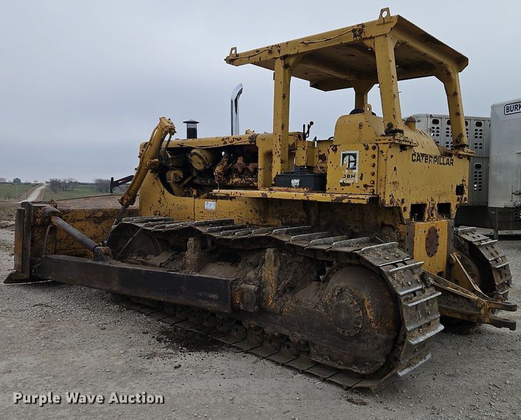 image for item DR8538 1972 Caterpillar  D8H dozer