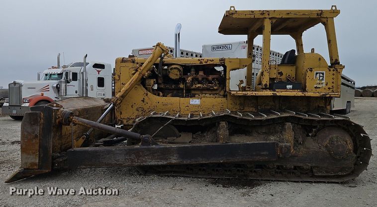 image for item DR8538 1972 Caterpillar  D8H dozer