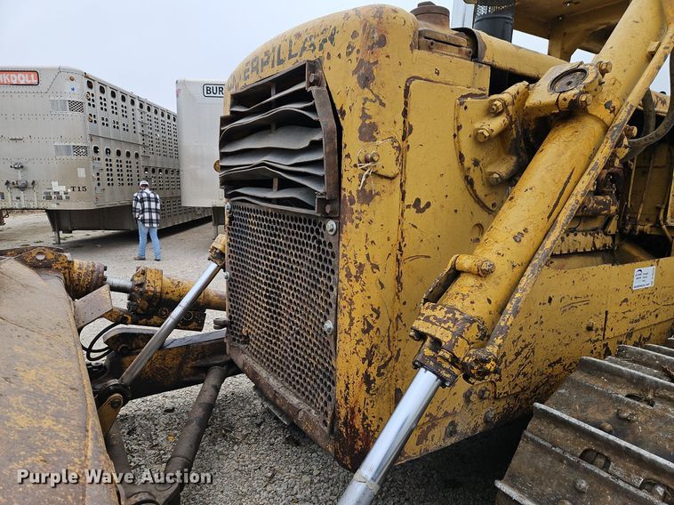 image for item DR8538 1972 Caterpillar  D8H dozer