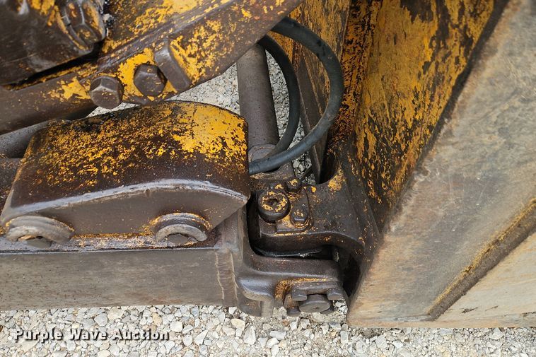 image for item DR8538 1972 Caterpillar  D8H dozer