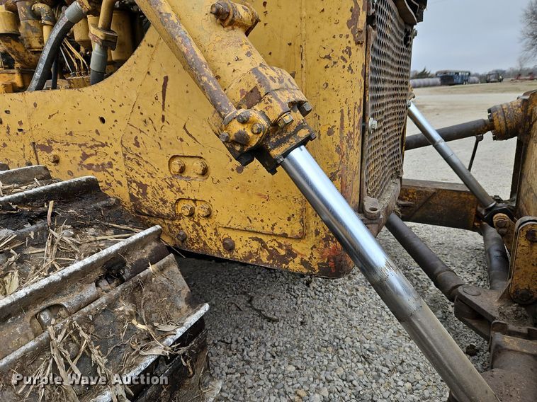 image for item DR8538 1972 Caterpillar  D8H dozer