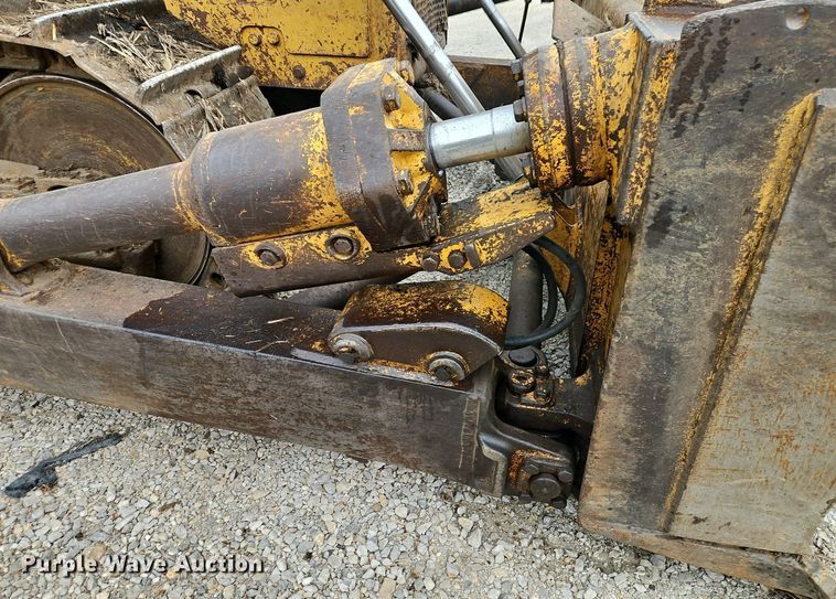image for item DR8538 1972 Caterpillar  D8H dozer
