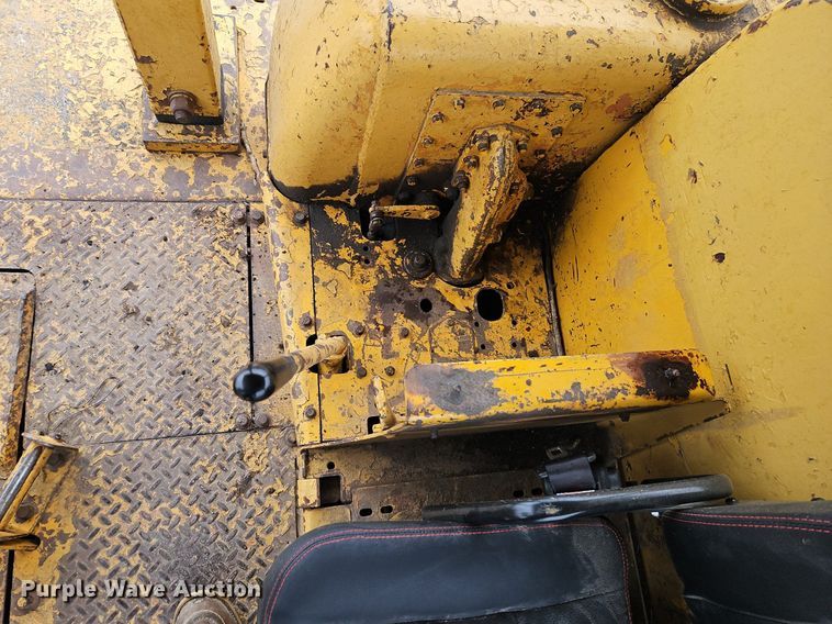 image for item DR8538 1972 Caterpillar  D8H dozer