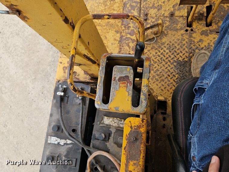 image for item DR8538 1972 Caterpillar  D8H dozer