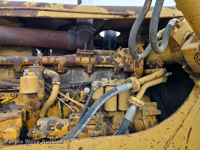 image for item DR8538 1972 Caterpillar  D8H dozer