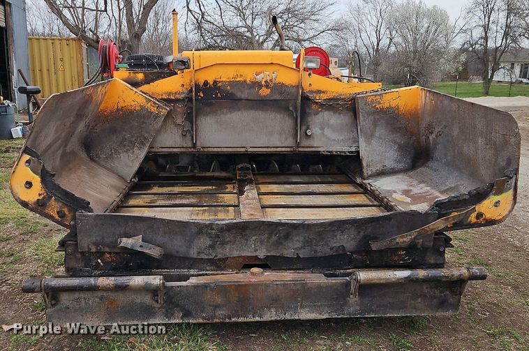 image for item DR8546 2005 LeeBoy L8515 T paver