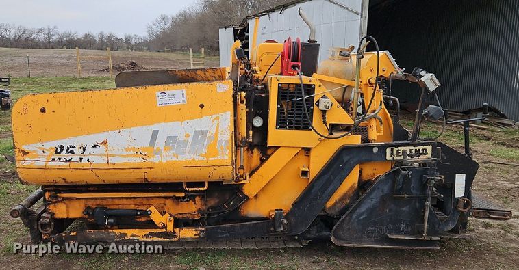 image for item DR8546 2005 LeeBoy L8515 T paver