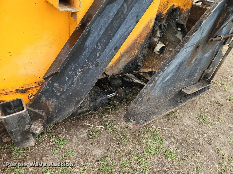 image for item DR8546 2005 LeeBoy L8515 T paver