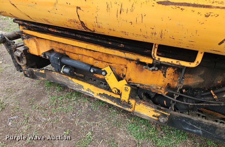 image for item DR8546 2005 LeeBoy L8515 T paver