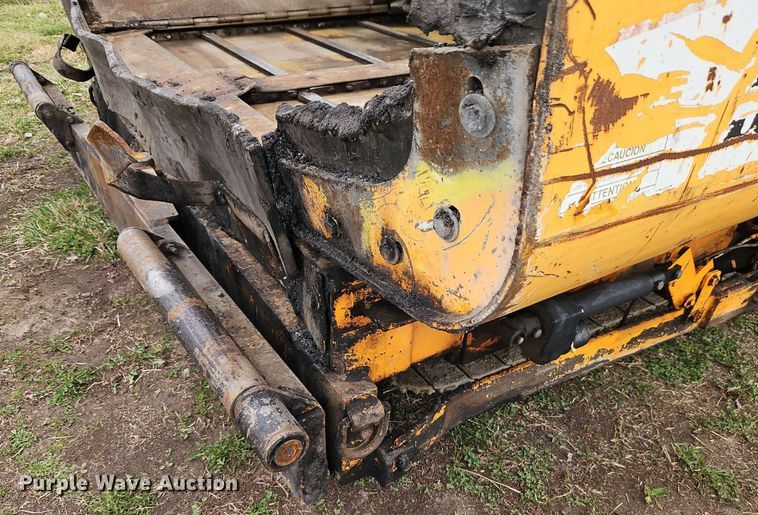 image for item DR8546 2005 LeeBoy L8515 T paver