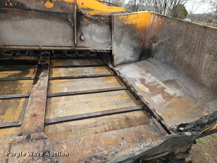 image for item DR8546 2005 LeeBoy L8515 T paver