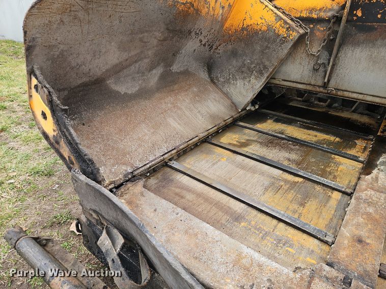 image for item DR8546 2005 LeeBoy L8515 T paver