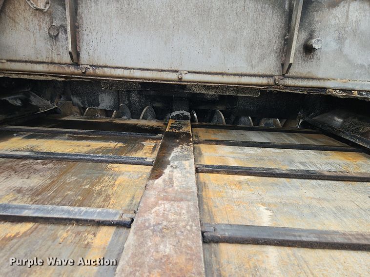 image for item DR8546 2005 LeeBoy L8515 T paver