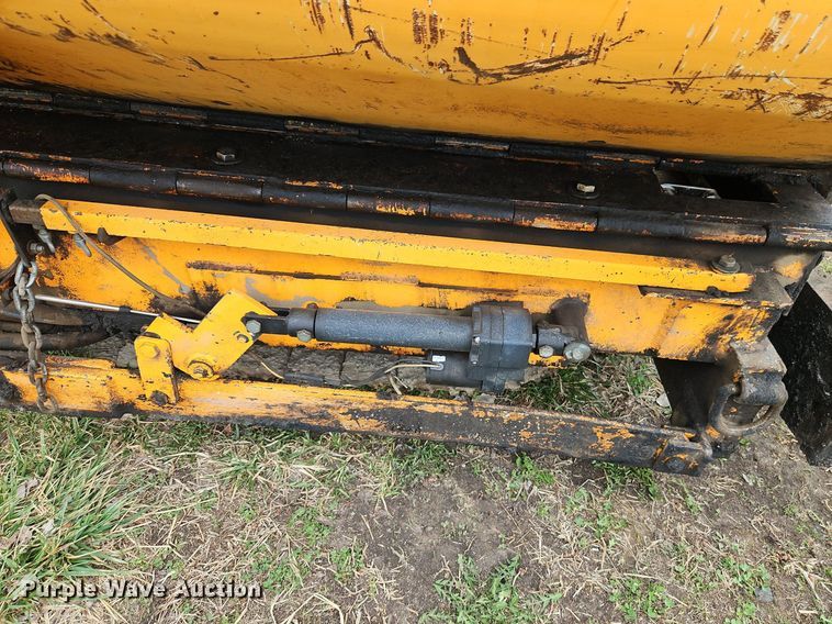 image for item DR8546 2005 LeeBoy L8515 T paver