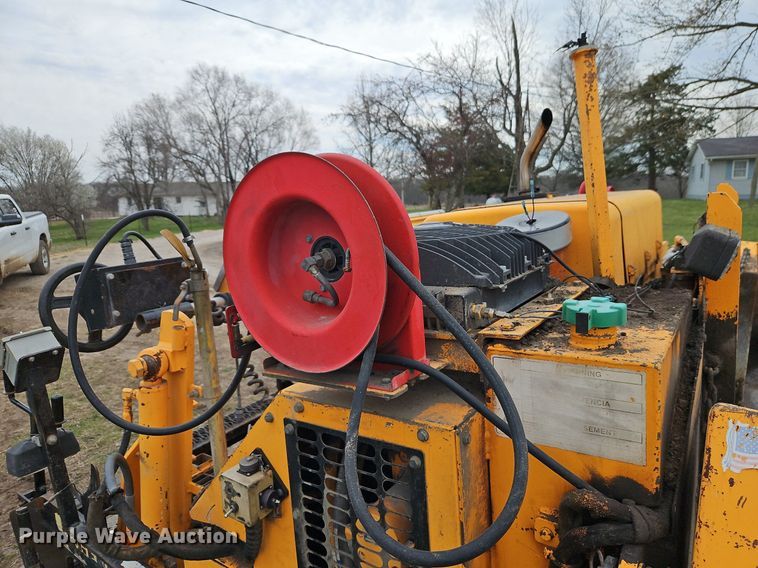 image for item DR8546 2005 LeeBoy L8515 T paver