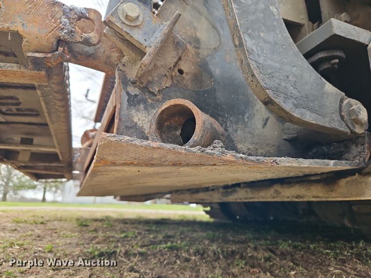 image for item DR8546 2005 LeeBoy L8515 T paver