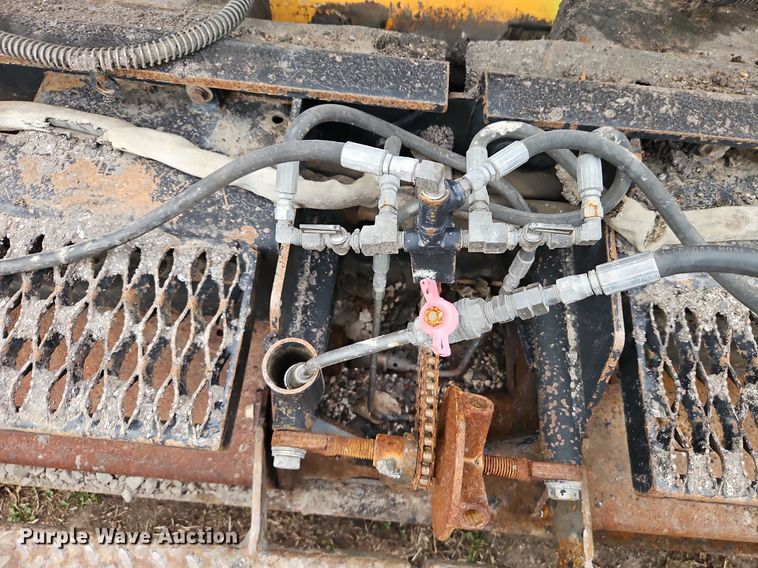 image for item DR8546 2005 LeeBoy L8515 T paver