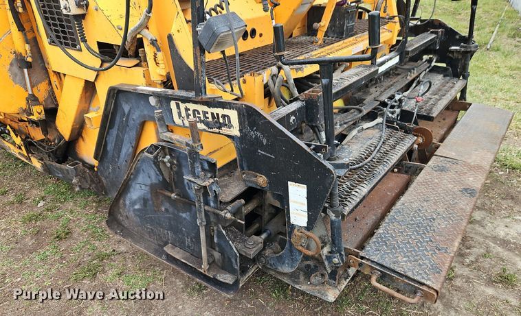 image for item DR8546 2005 LeeBoy L8515 T paver