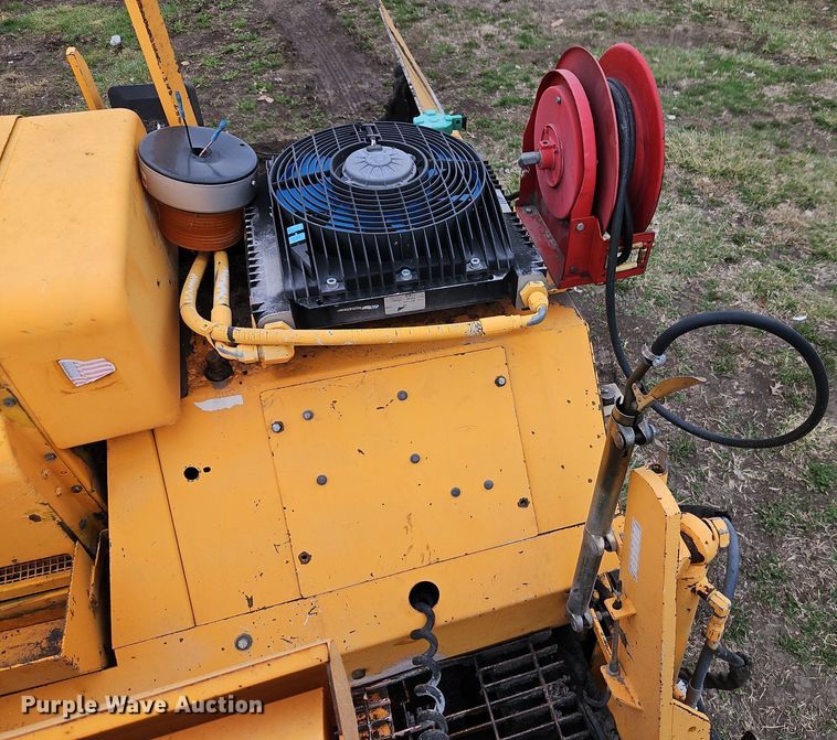 image for item DR8546 2005 LeeBoy L8515 T paver