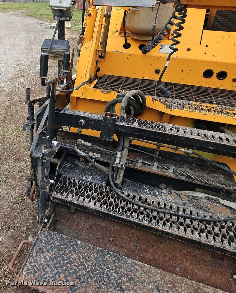 image for item DR8546 2005 LeeBoy L8515 T paver