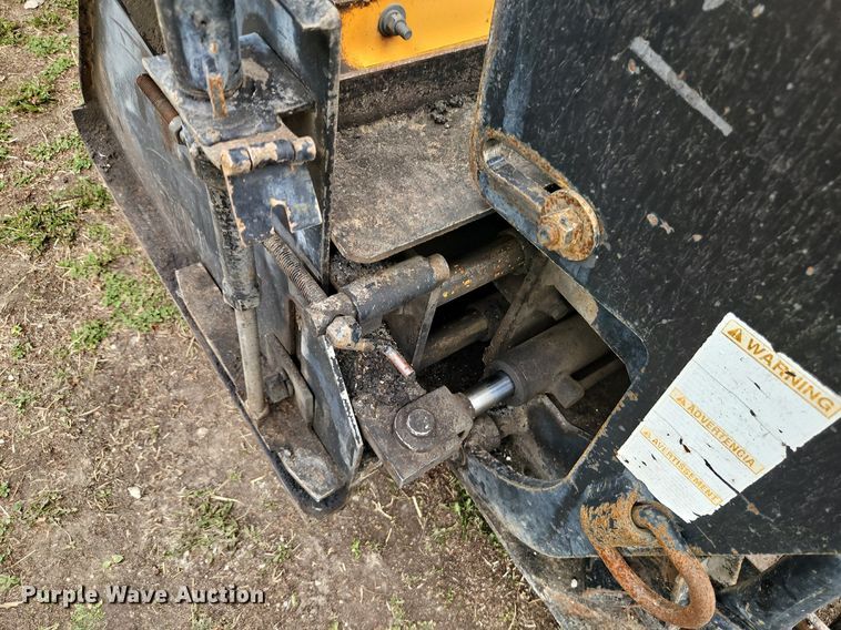 image for item DR8546 2005 LeeBoy L8515 T paver