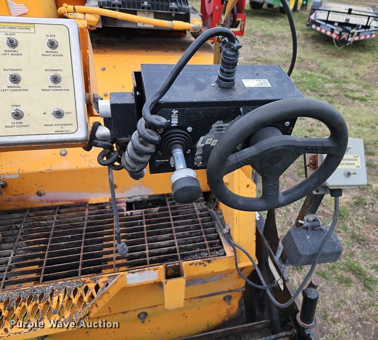 image for item DR8546 2005 LeeBoy L8515 T paver