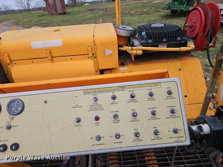 image for item DR8546 2005 LeeBoy L8515 T paver