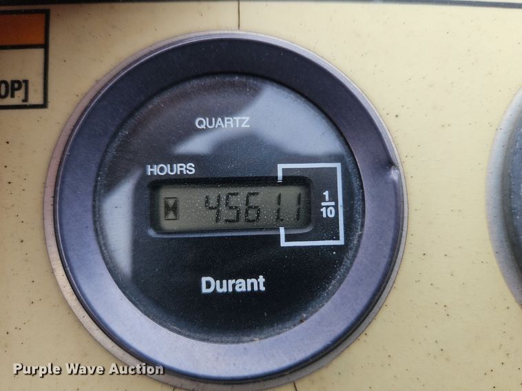 image for item DR8546 2005 LeeBoy L8515 T paver