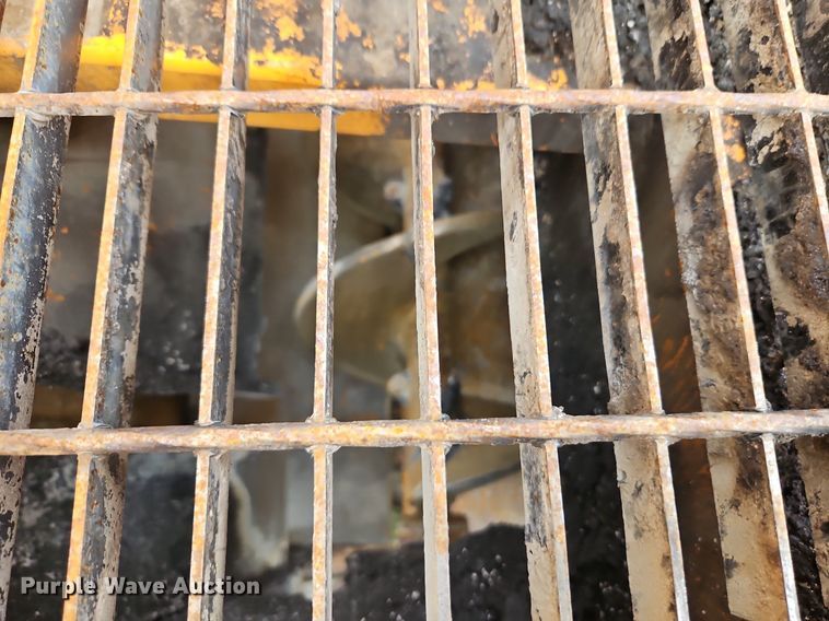 image for item DR8546 2005 LeeBoy L8515 T paver