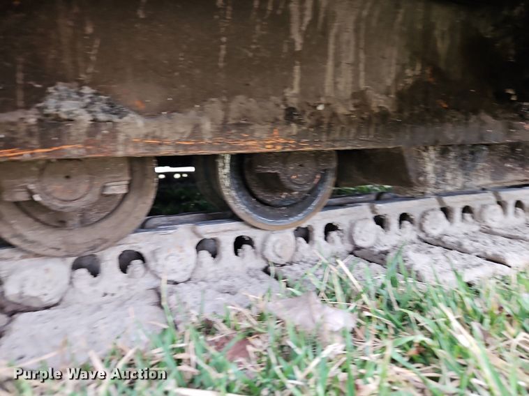 image for item DR8546 2005 LeeBoy L8515 T paver