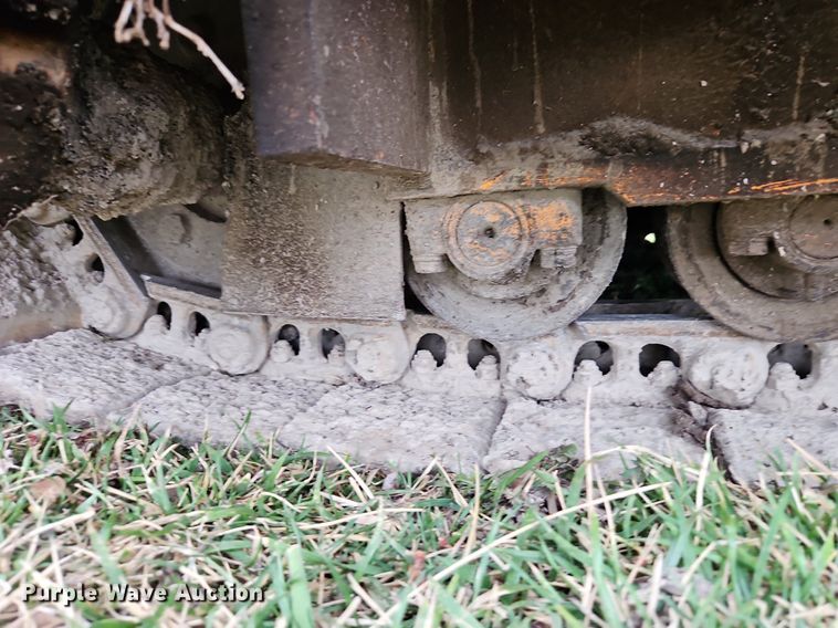 image for item DR8546 2005 LeeBoy L8515 T paver