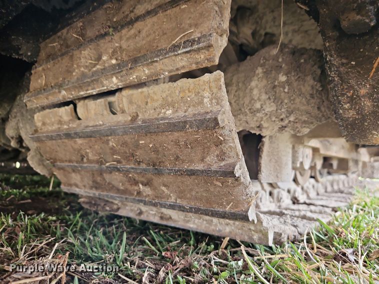 image for item DR8546 2005 LeeBoy L8515 T paver