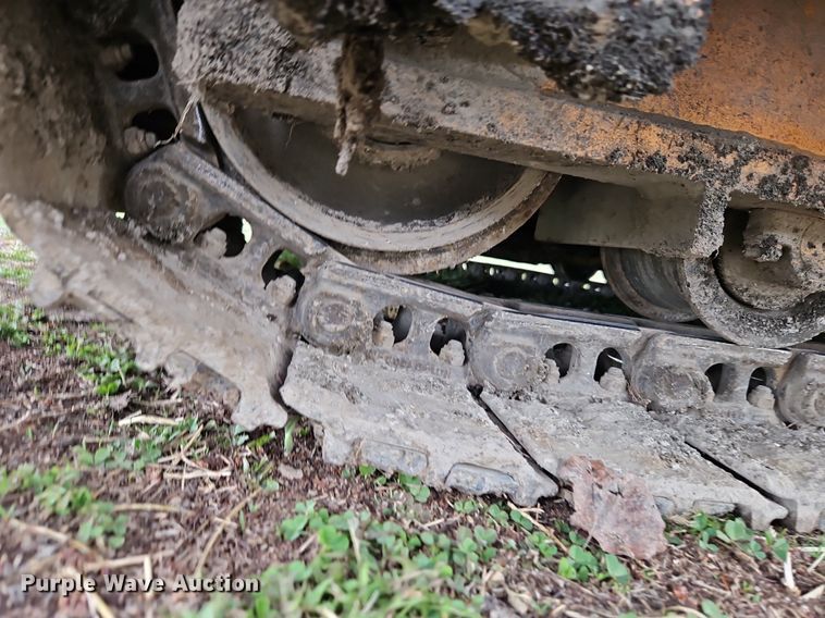 image for item DR8546 2005 LeeBoy L8515 T paver