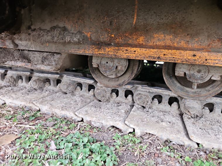 image for item DR8546 2005 LeeBoy L8515 T paver