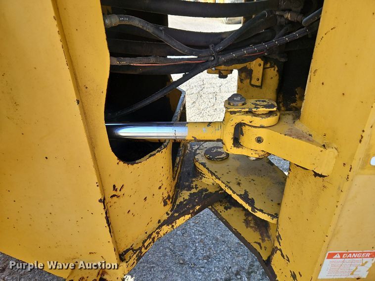 image for item DR8547 1996 Komatsu  WA320-1 wheel loader