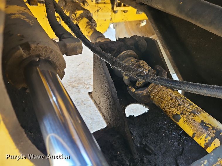 image for item DR8547 1996 Komatsu  WA320-1 wheel loader