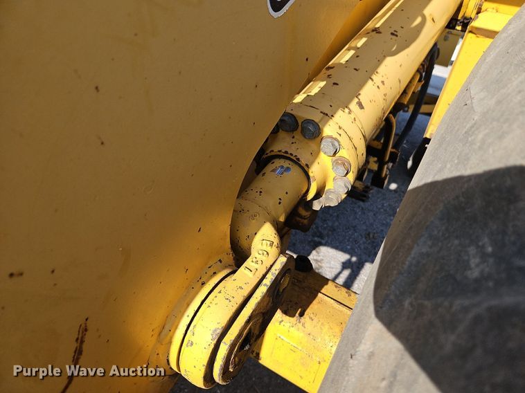 image for item DR8547 1996 Komatsu  WA320-1 wheel loader