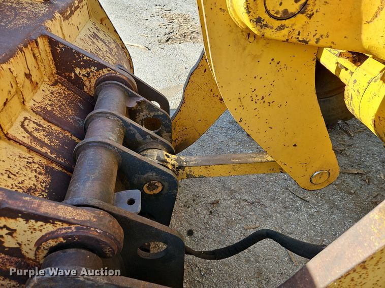 image for item DR8547 1996 Komatsu  WA320-1 wheel loader