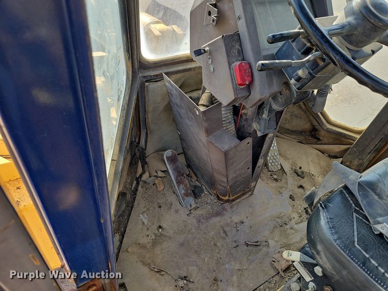 image for item DR8547 1996 Komatsu  WA320-1 wheel loader