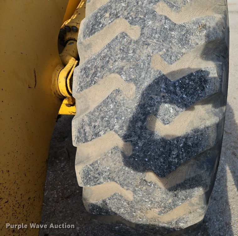 image for item DR8547 1996 Komatsu  WA320-1 wheel loader