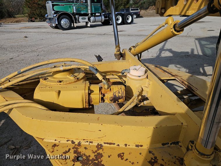 image for item DR8548 1996 Caterpillar  140H motor grader